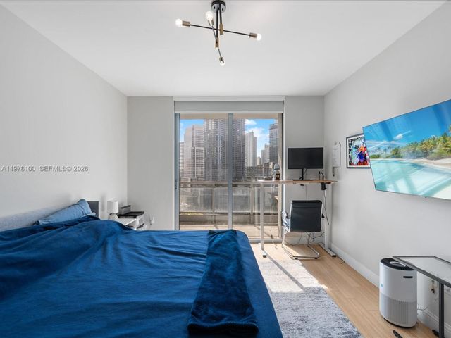 90 SW 3rd St 2015, Miami, FL 33130