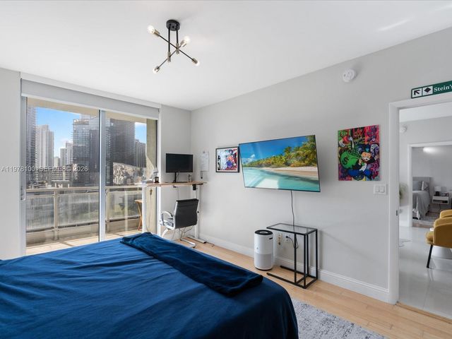 90 SW 3rd St 2015, Miami, FL 33130