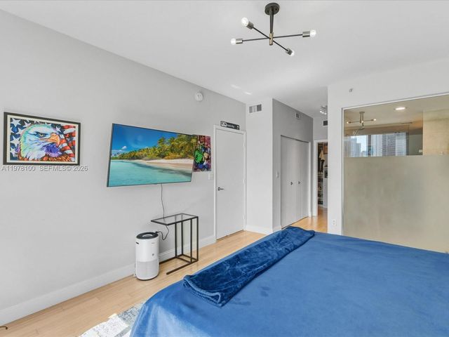 90 SW 3rd St 2015, Miami, FL 33130