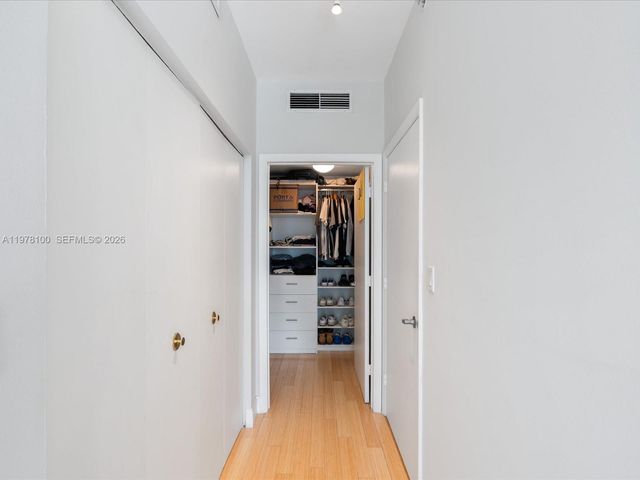 90 SW 3rd St 2015, Miami, FL 33130