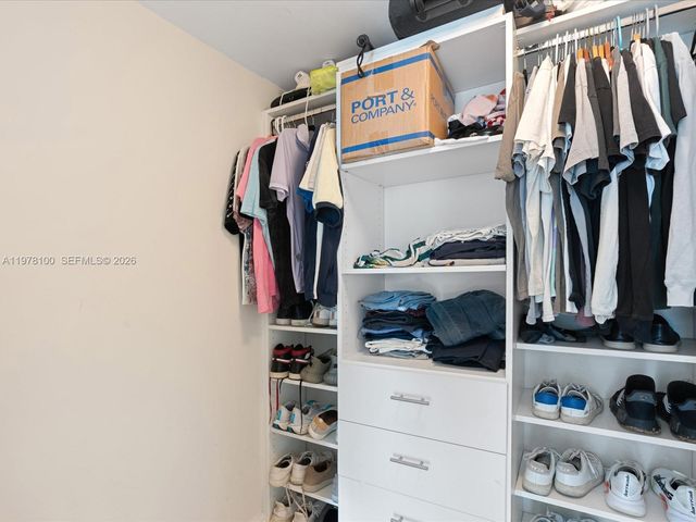 90 SW 3rd St 2015, Miami, FL 33130