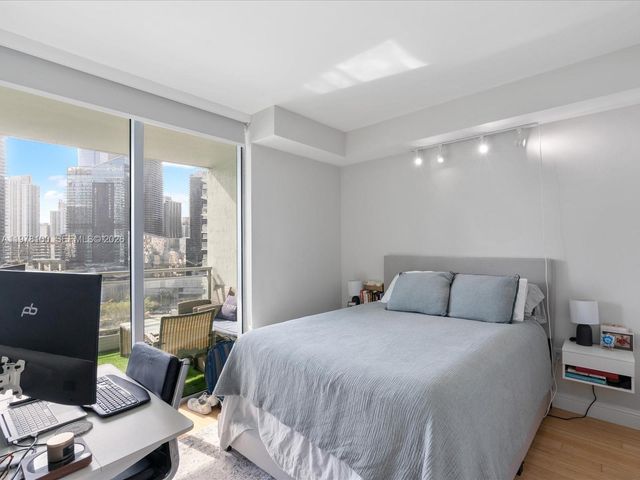 90 SW 3rd St 2015, Miami, FL 33130