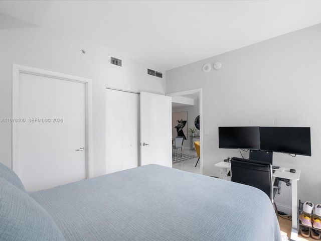 90 SW 3rd St 2015, Miami, FL 33130