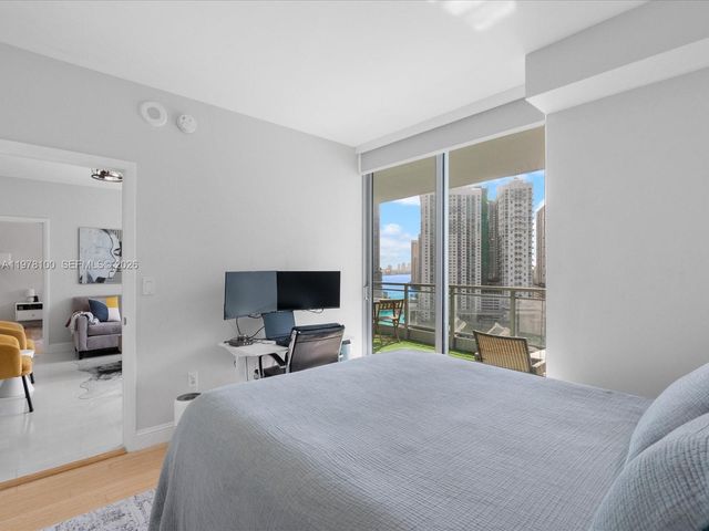 90 SW 3rd St 2015, Miami, FL 33130