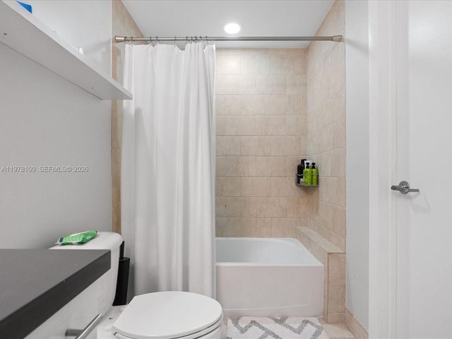 90 SW 3rd St 2015, Miami, FL 33130