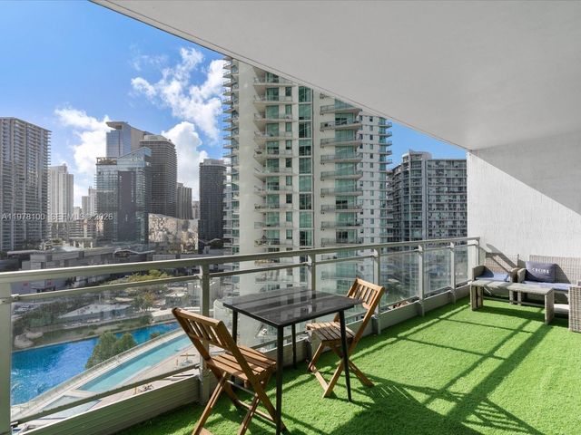 90 SW 3rd St 2015, Miami, FL 33130