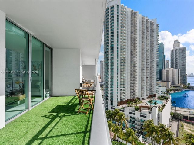 90 SW 3rd St 2015, Miami, FL 33130