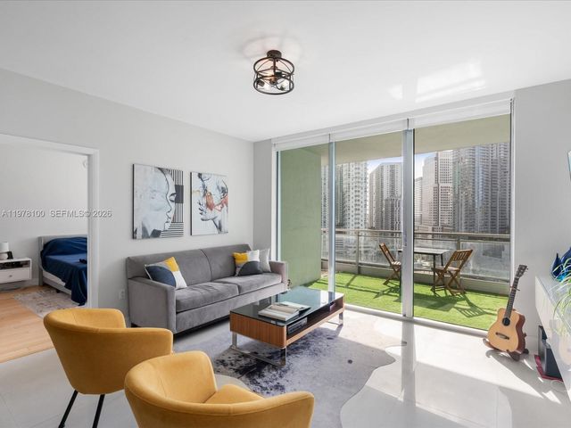 90 SW 3rd St 2015, Miami, FL 33130