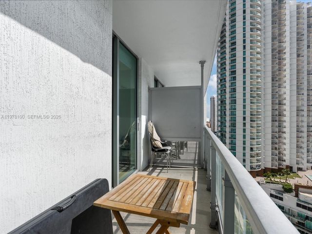 90 SW 3rd St 2015, Miami, FL 33130