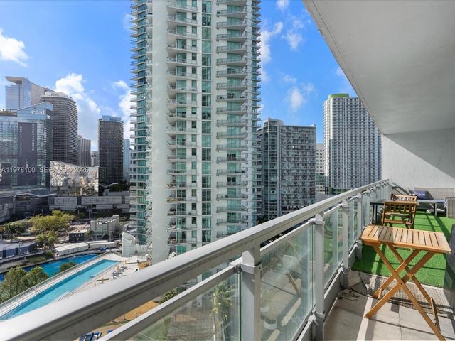 90 SW 3rd St 2015, Miami, FL 33130