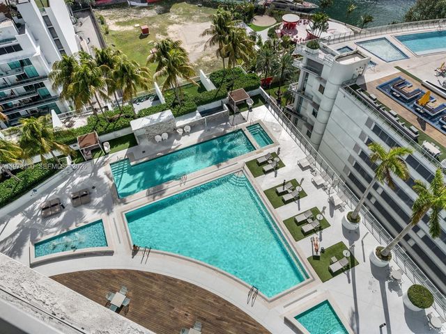 90 SW 3rd St 2015, Miami, FL 33130