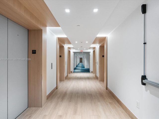 90 SW 3rd St 2015, Miami, FL 33130