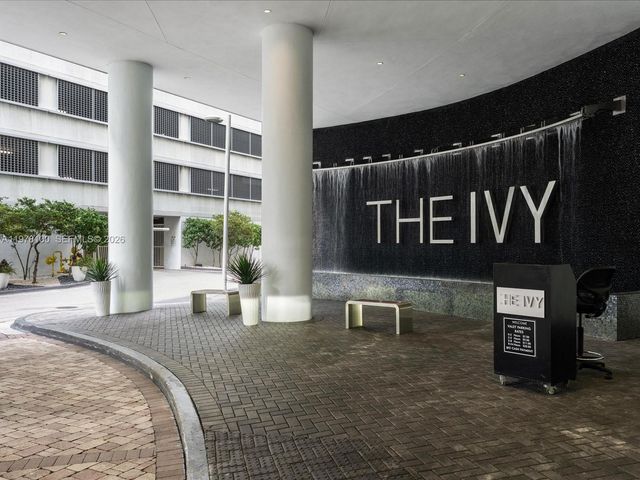 90 SW 3rd St 2015, Miami, FL 33130