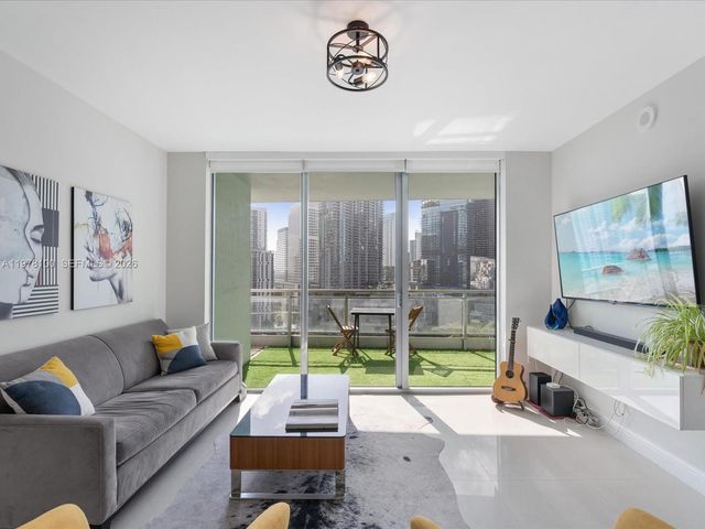 90 SW 3rd St 2015, Miami, FL 33130