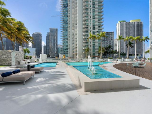 90 SW 3rd St 2015, Miami, FL 33130