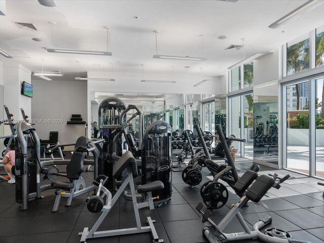 90 SW 3rd St 2015, Miami, FL 33130