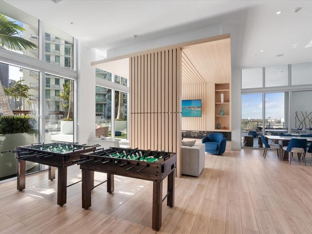 90 SW 3rd St 2015, Miami, FL 33130