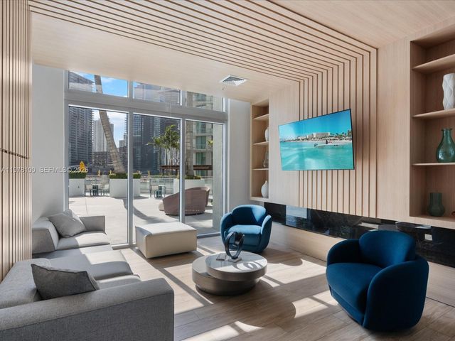 90 SW 3rd St 2015, Miami, FL 33130