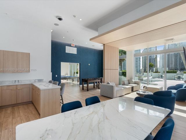 90 SW 3rd St 2015, Miami, FL 33130