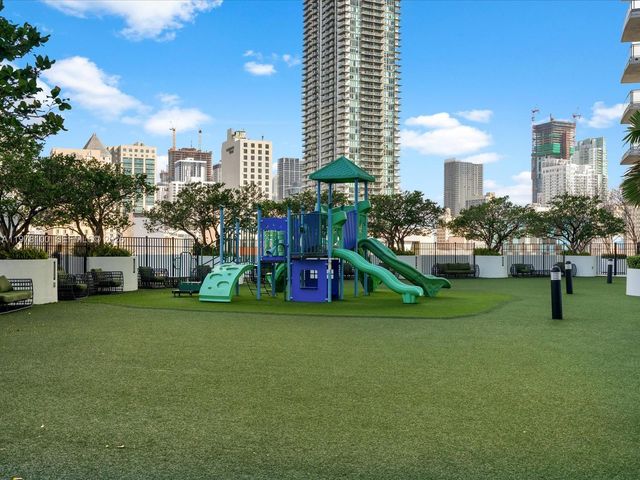 90 SW 3rd St 2015, Miami, FL 33130