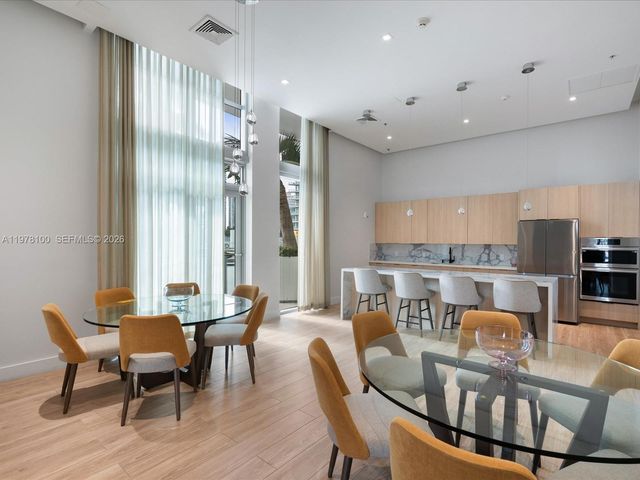 90 SW 3rd St 2015, Miami, FL 33130