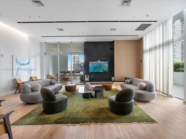 90 SW 3rd St 2015, Miami, FL 33130