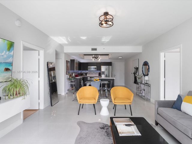 90 SW 3rd St 2015, Miami, FL 33130