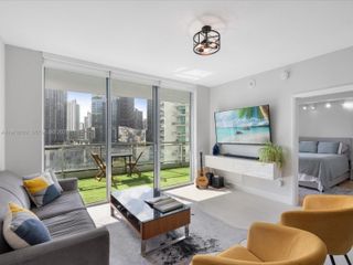 90 SW 3rd St 2015, Miami, FL 33130