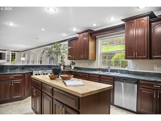 1407 Sw WALTERS Dr, Gresham, OR 97080