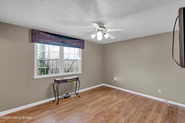 7520 E Orchard Grass Blvd, Crestwood, KY 40014