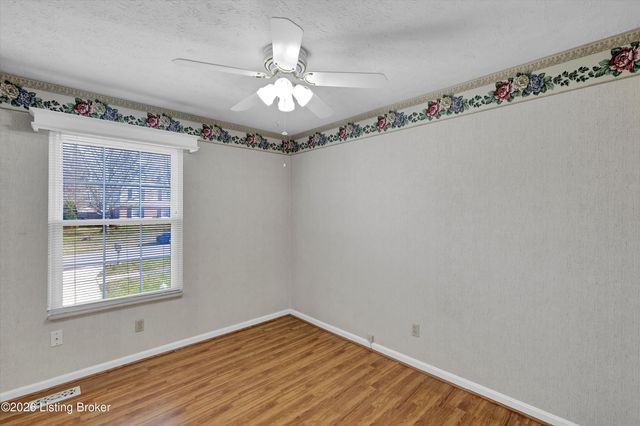 7520 E Orchard Grass Blvd, Crestwood, KY 40014