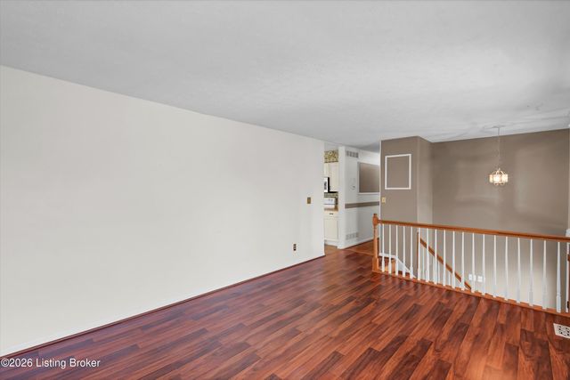 7520 E Orchard Grass Blvd, Crestwood, KY 40014