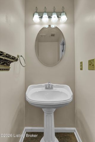 7520 E Orchard Grass Blvd, Crestwood, KY 40014