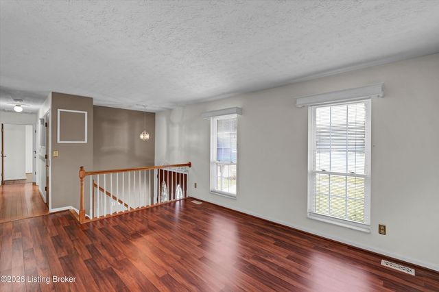 7520 E Orchard Grass Blvd, Crestwood, KY 40014