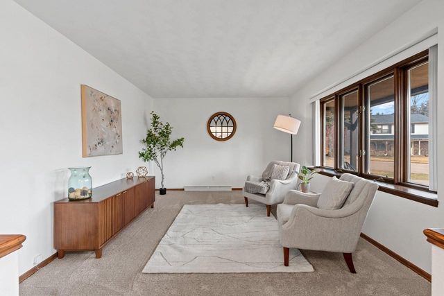 36 APACHE COURT, Appleton, WI 54911