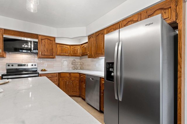 36 APACHE COURT, Appleton, WI 54911