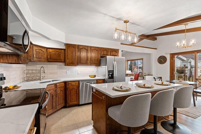 36 APACHE COURT, Appleton, WI 54911