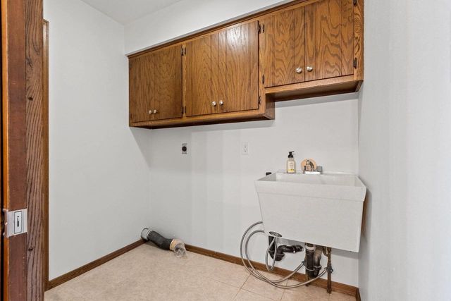 36 APACHE COURT, Appleton, WI 54911