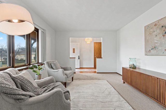 36 APACHE COURT, Appleton, WI 54911