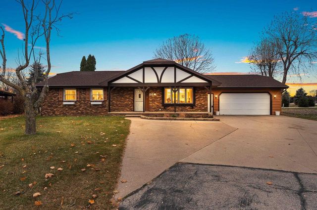 36 APACHE COURT, Appleton, WI 54911