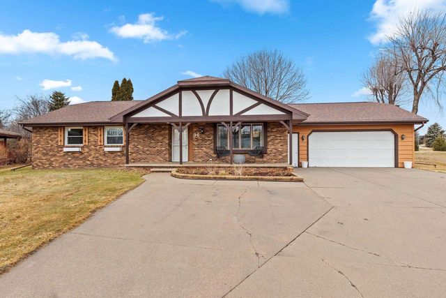 36 APACHE COURT, Appleton, WI 54911