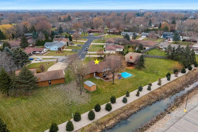 36 APACHE COURT, Appleton, WI 54911