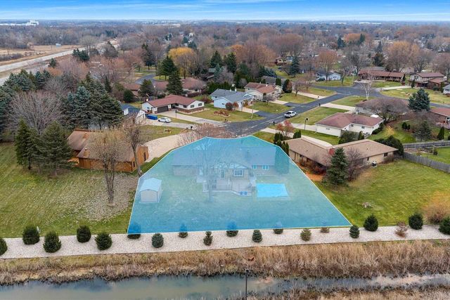 36 APACHE COURT, Appleton, WI 54911