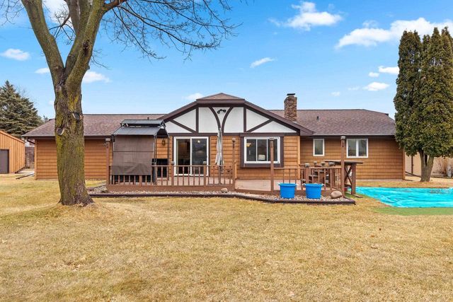 36 APACHE COURT, Appleton, WI 54911
