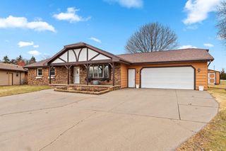 36 APACHE COURT, Appleton, WI 54911