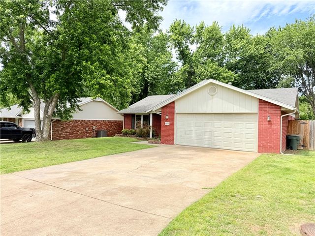 4456 W Chaparral Lane, Fayetteville, AR 72704