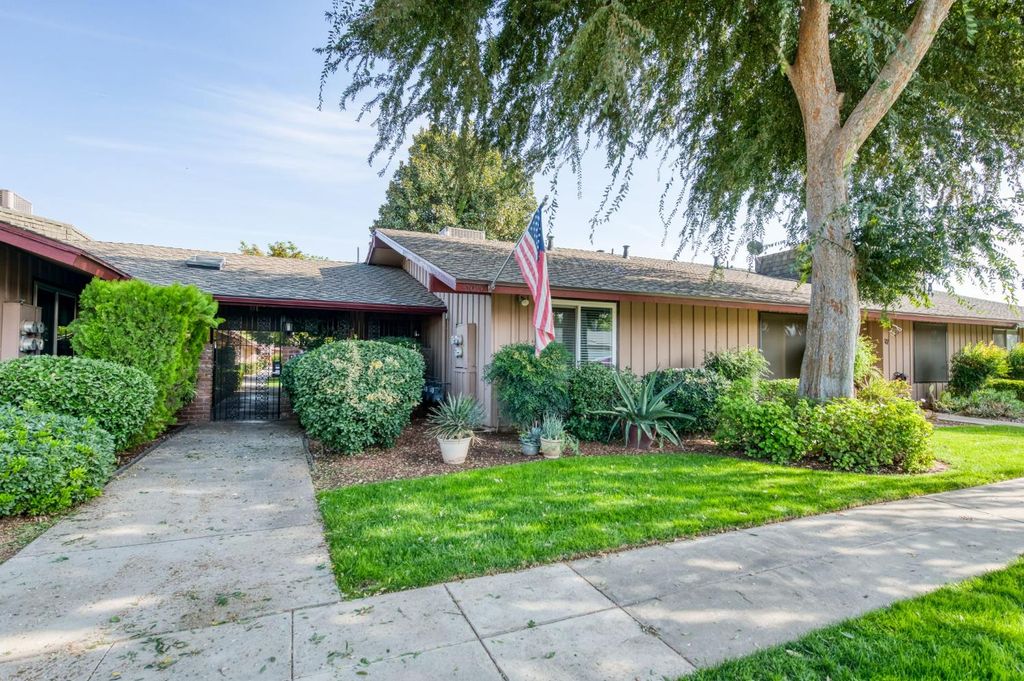 Image 1 of property listing at 5090 N College Avenue # 118, Fresno, CA 93704
