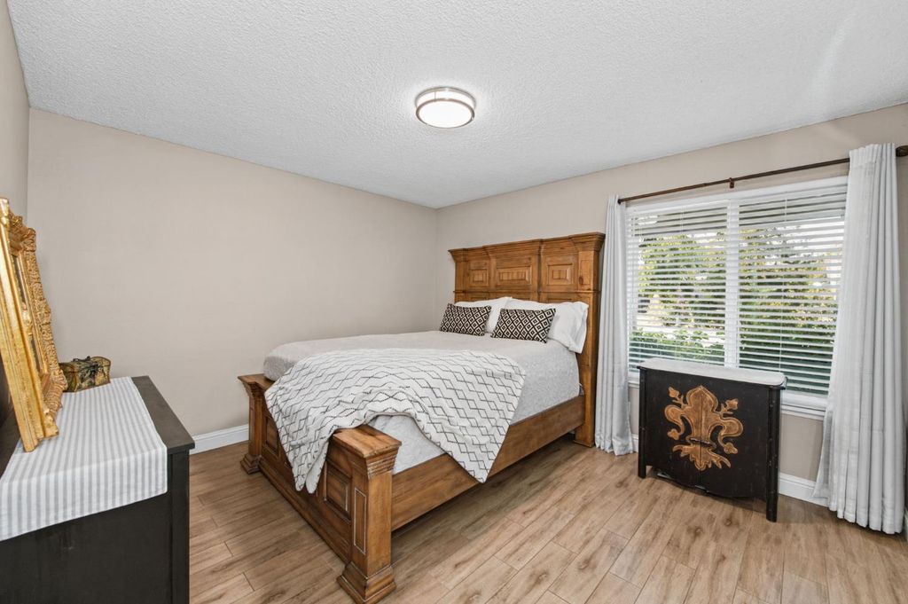 Image 12 of property listing at 5090 N College Avenue # 118, Fresno, CA 93704