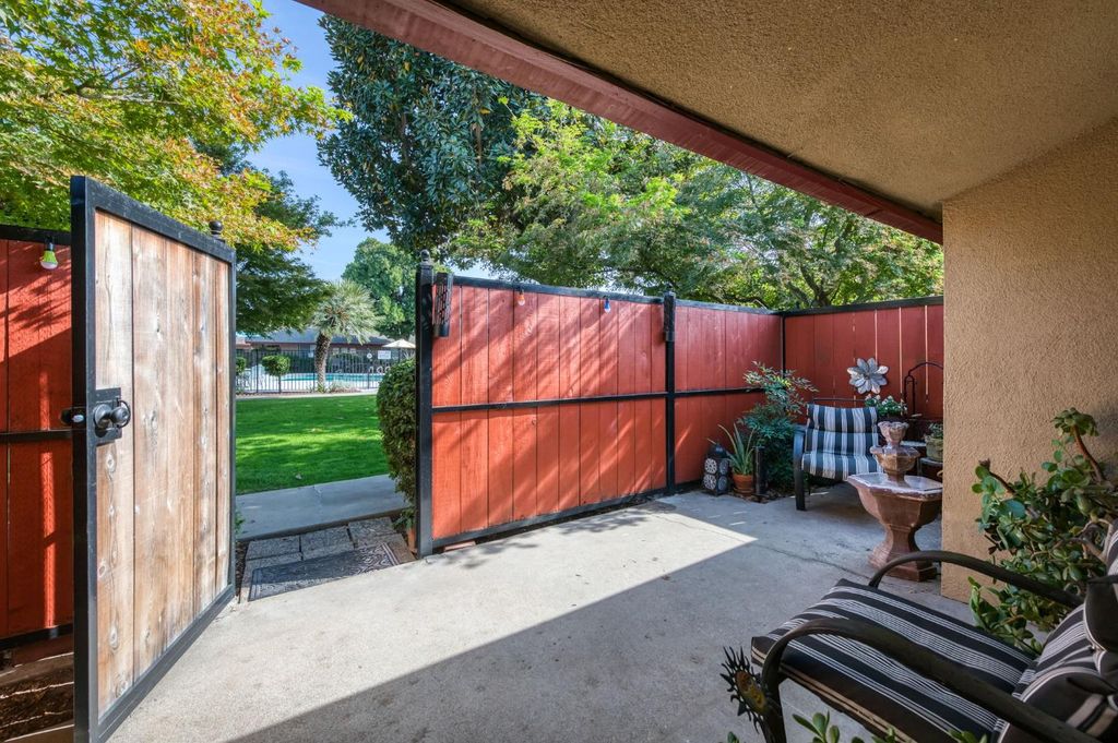 Image 14 of property listing at 5090 N College Avenue # 118, Fresno, CA 93704