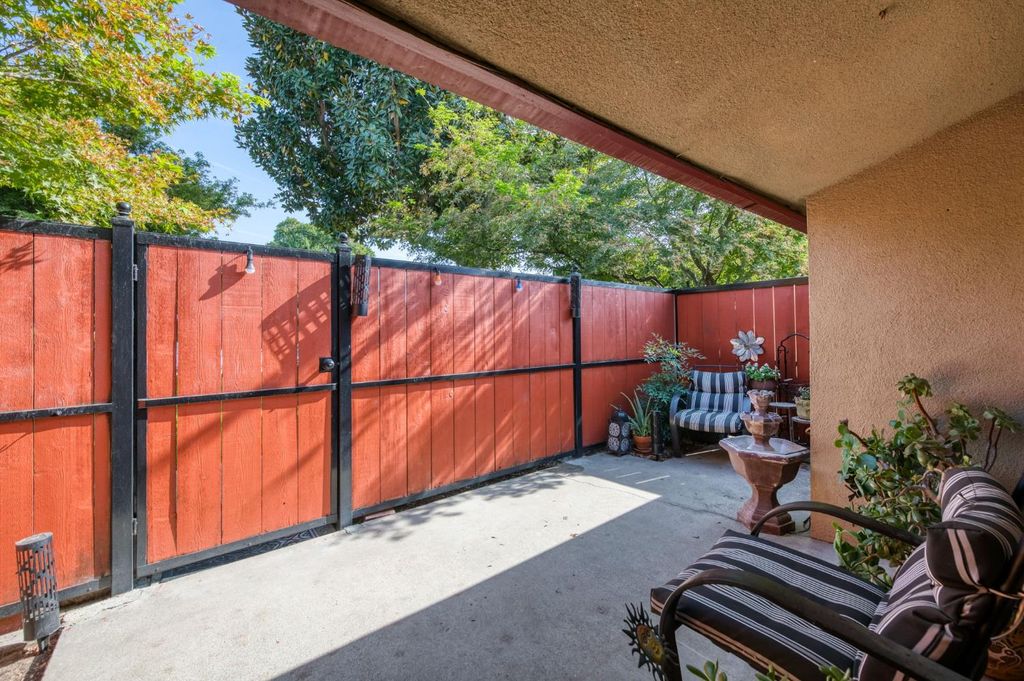 Image 15 of property listing at 5090 N College Avenue # 118, Fresno, CA 93704